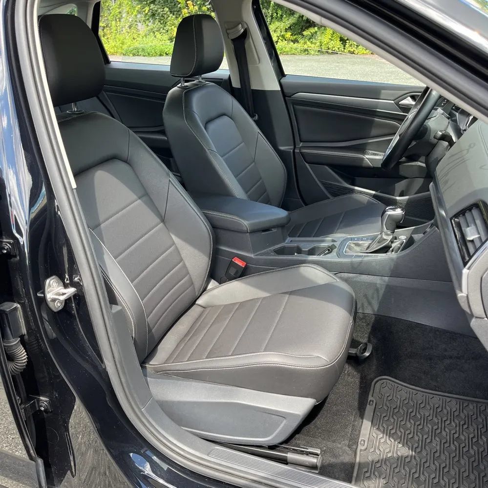 Used 2023 Volkswagen Jetta SE w/ Panoramic Sunroof Package FWD image 11