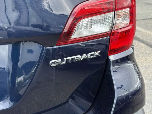 Used 2018 Subaru Outback 2.5i Limited AWD/4WD image 11