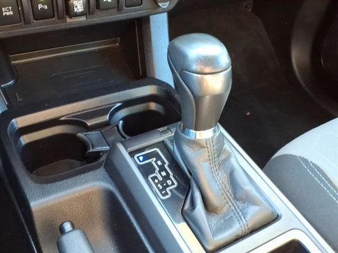 Used 2022 Toyota Tacoma TRD Sport image 16