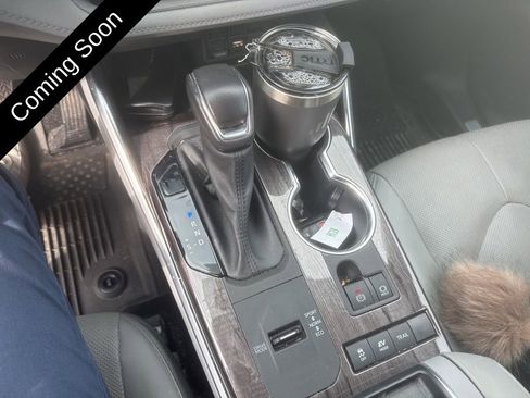Used 2021 Toyota Highlander Limited image 23