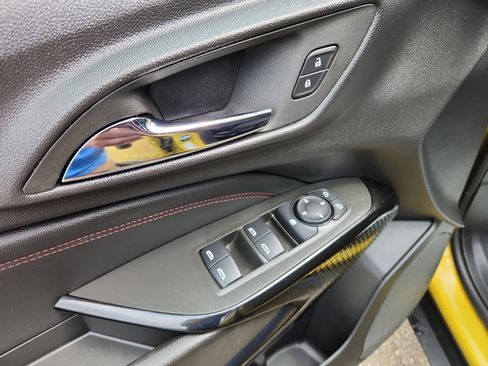 Used 2024 Chevrolet Trax RS w/ Sunroof Package image 22