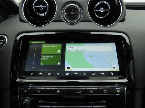 Used 2019 Jaguar XJ R-Sport image 15