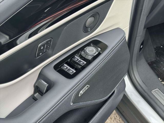 Certified 2025 Lincoln Nautilus Reserve AWD/4WD image 18