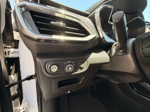 Used 2023 Chevrolet TrailBlazer LT w/ Convenience Package FWD image 17
