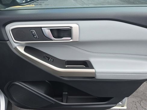 Used 2023 Ford Explorer XLT w/ XLT Sport Appearance Package image 30