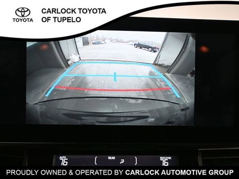 Used 2025 Toyota Sienna XLE image 11