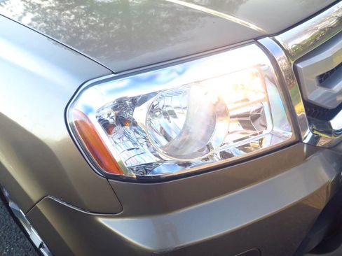 Used 2010 Honda Pilot Touring image 32