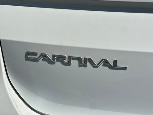 Used 2024 Kia Carnival EX FWD image 31