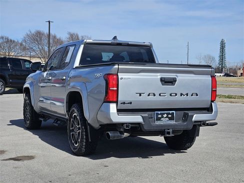 Used 2024 Toyota Tacoma TRD Sport image 3