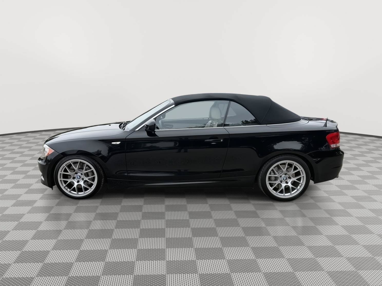 Used 2013 BMW 135i Convertible RWD image 4