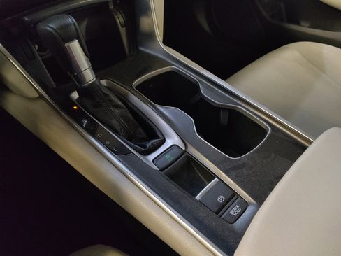 Used 2018 Honda Accord LX image 26