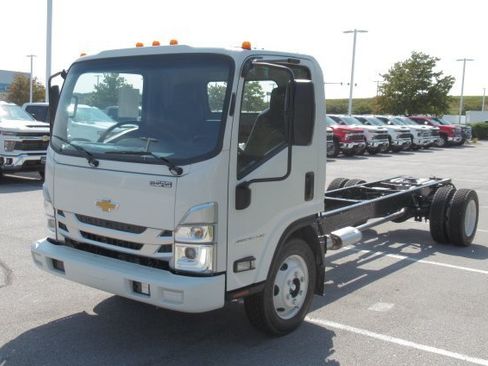 New 2025 Chevrolet Low Cab Forward image 7