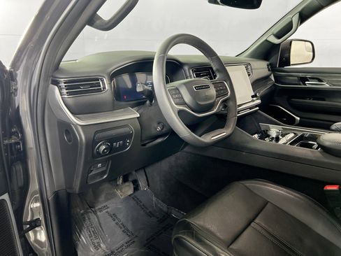 Used 2022 Jeep Wagoneer Series II AWD/4WD image 9