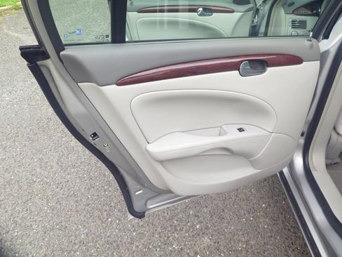 Used 2007 Buick Lucerne CX FWD image 16