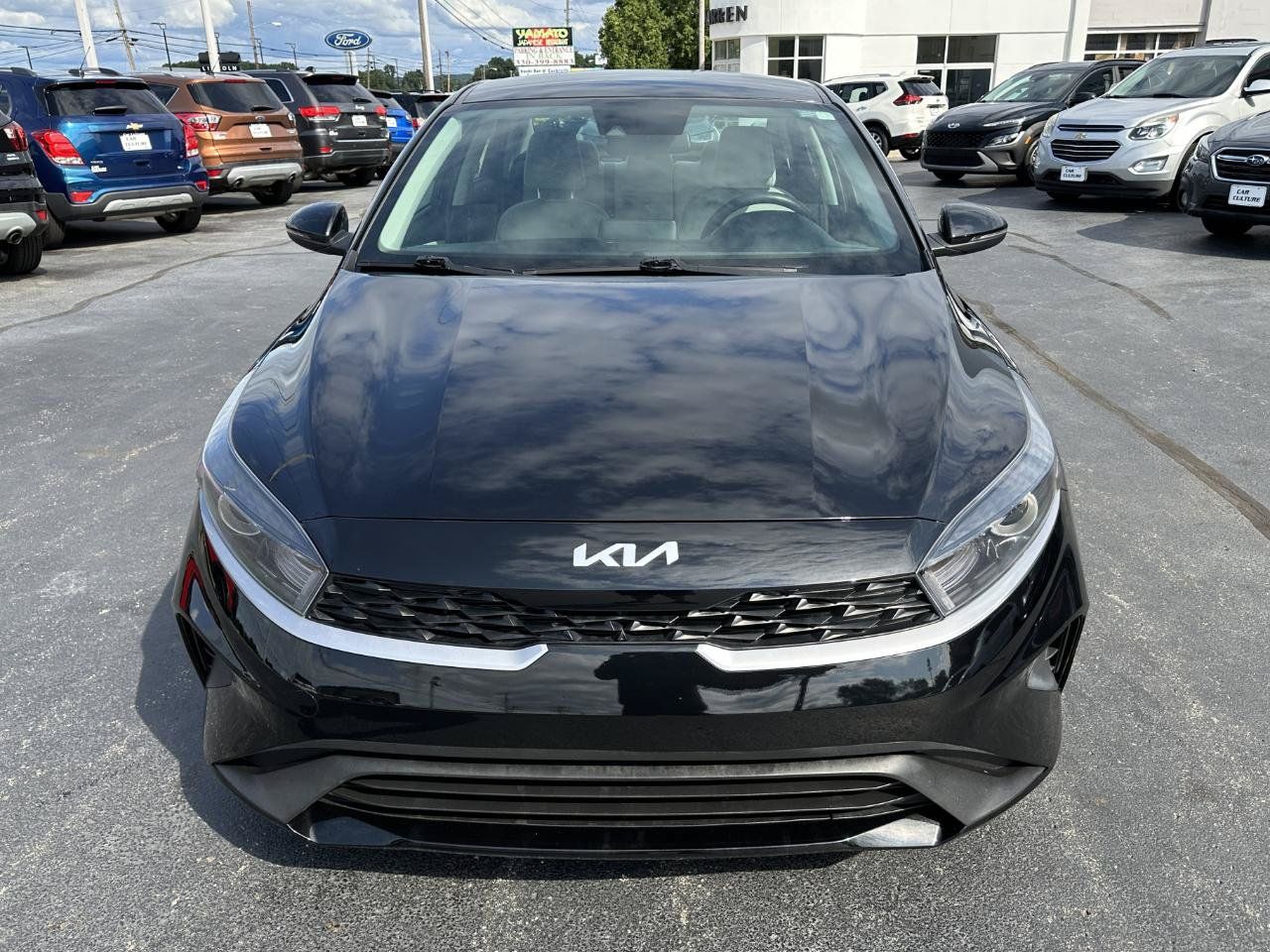 Used 2023 Kia Forte LXS w/ LXS Technology Package FWD image 5