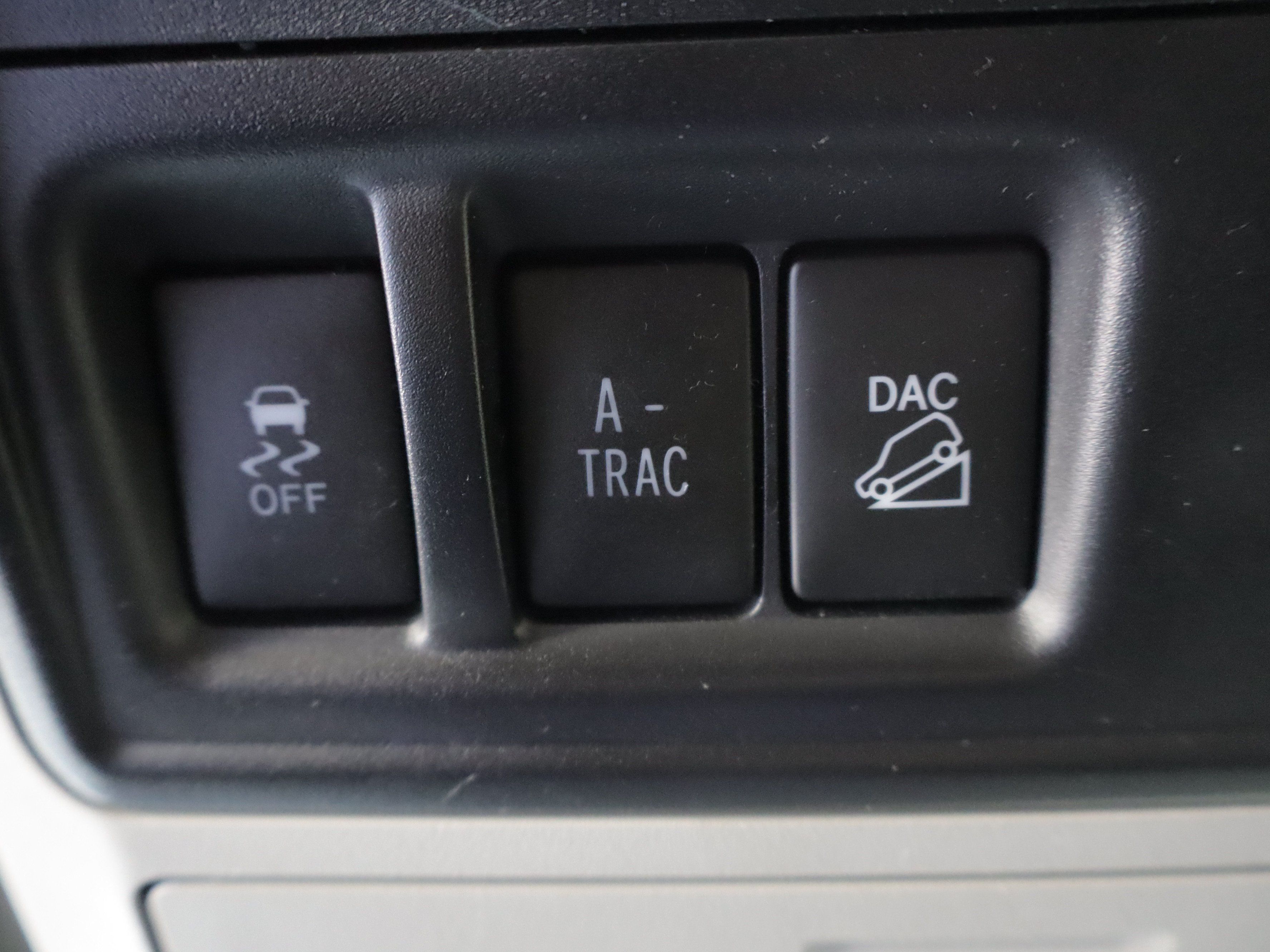 Used 2018 Toyota 4Runner SR5 AWD/4WD image 18
