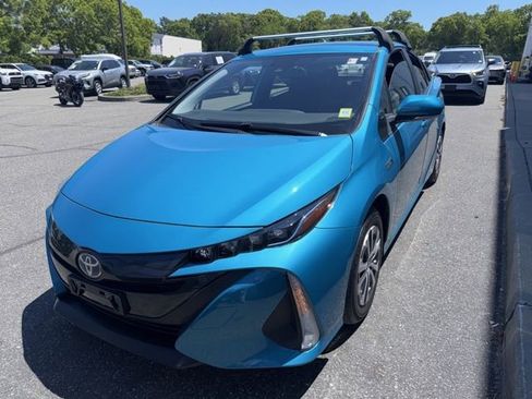 Certified 2022 Toyota Prius Prime LE FWD image 1