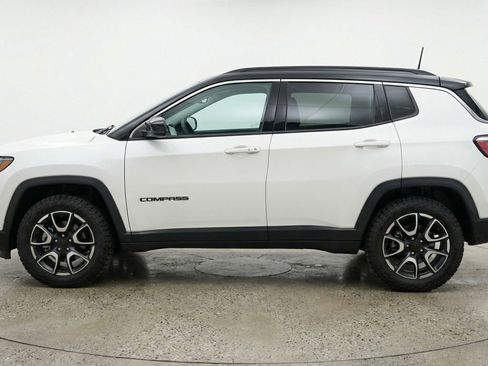 Used 2025 Jeep Compass Trailhawk image 5