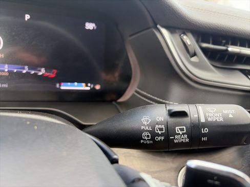 Used 2023 Jeep Grand Cherokee Limited image 34