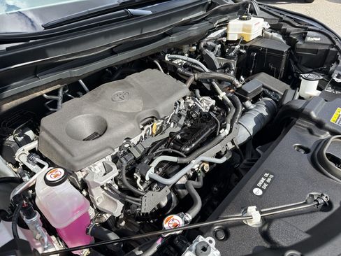 Used 2022 Toyota Sienna XSE FWD image 21