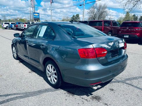 Used 2012 Volkswagen Jetta SE FWD image 3