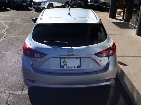 Used 2018 MAZDA MAZDA3 Touring image 10