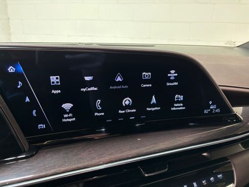 Used 2023 Cadillac Escalade Premium Luxury Platinum AWD/4WD image 18