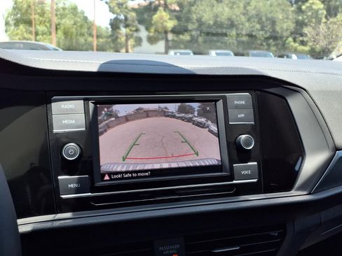 Certified 2024 Volkswagen Jetta SE w/ Panoramic Sunroof Package FWD image 10
