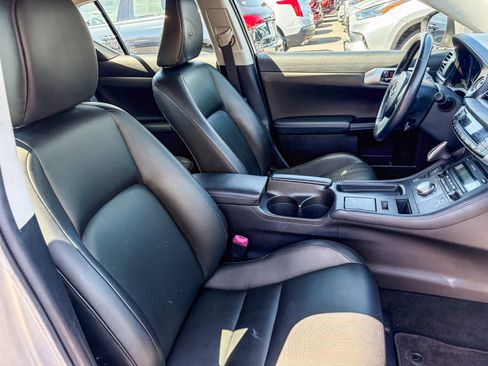 Used 2013 Lexus CT 200h FWD image 16