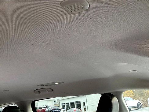 Used 2022 Chrysler Pacifica Touring-L w/ Uconnect Theater Family Group image 22