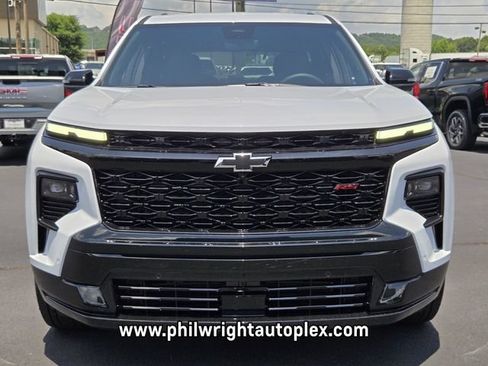 New 2026 Chevrolet Traverse RS w/ LPO, Floor Liner Package FWD image 8