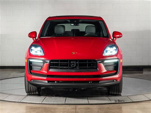 Certified 2026 Porsche Macan AWD/4WD image 6