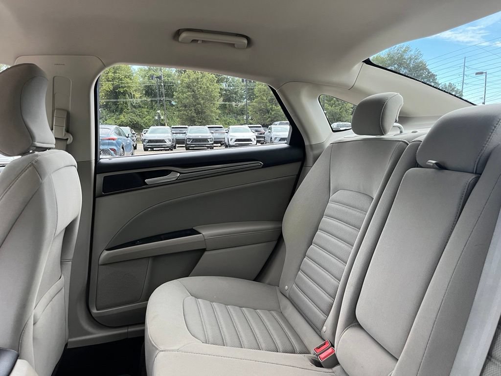 Used 2018 Ford Fusion SE w/ Fusion SE Technology Package FWD image 17
