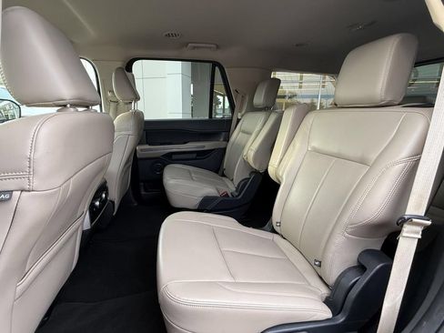 Used 2024 Ford Expedition XLT RWD image 4