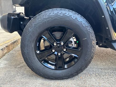 Used 2022 Jeep Wrangler Unlimited Sahara image 28