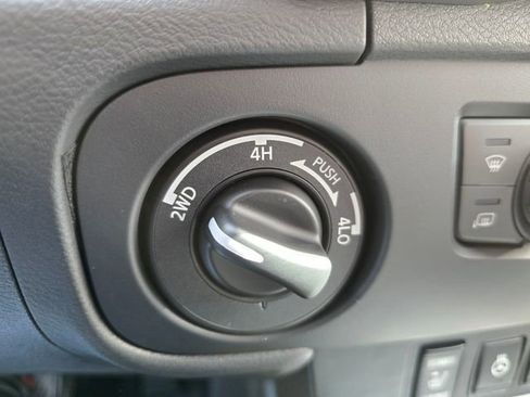 New 2026 Nissan Frontier SV image 25