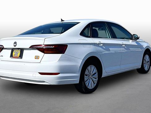 Used 2019 Volkswagen Jetta SE FWD image 2
