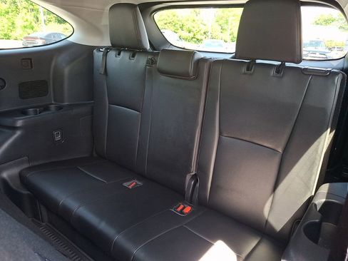 Used 2023 Toyota Highlander XLE FWD image 11
