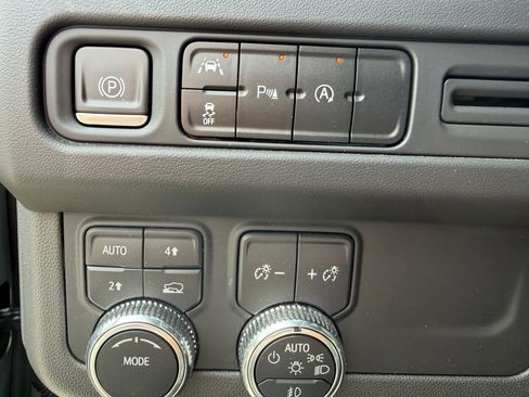 Used 2023 GMC Yukon XL SLT AWD/4WD image 15