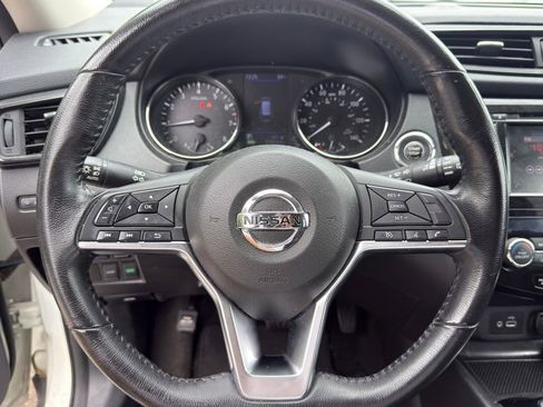 Used 2018 Nissan Rogue SV FWD image 15
