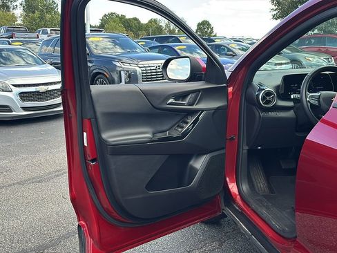 Used 2025 Chevrolet Equinox LT image 11