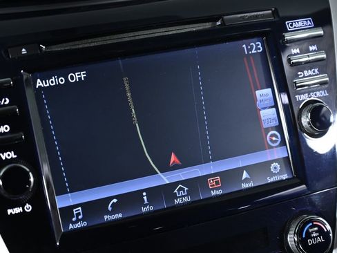 Used 2017 Nissan Murano SV w/ Visibility Package image 16