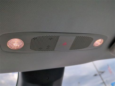 Used 2022 Tesla Model Y Long Range image 23