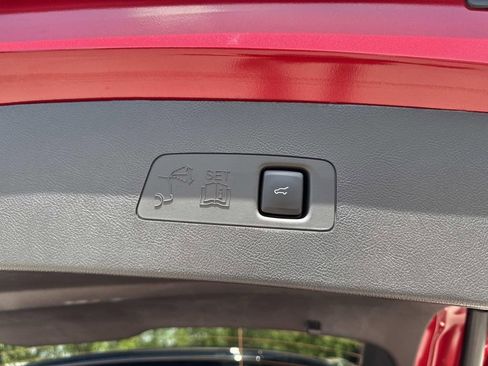 Certified 2025 Lincoln Corsair Reserve FWD image 12