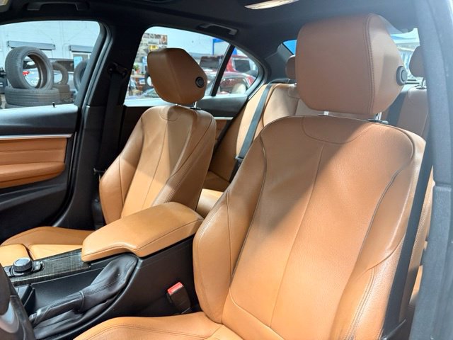 Used 2017 BMW 330i Sedan RWD image 10