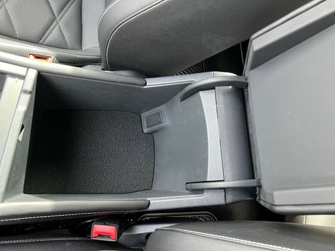 Used 2025 Volkswagen Atlas SE image 28