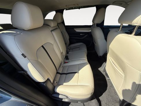 Certified 2024 MAZDA CX-90 Plug-In Hybrid w/ Preferred AWD/4WD image 18