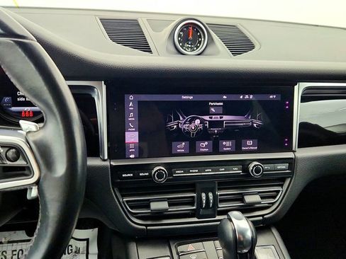 Used 2021 Porsche Macan image 18