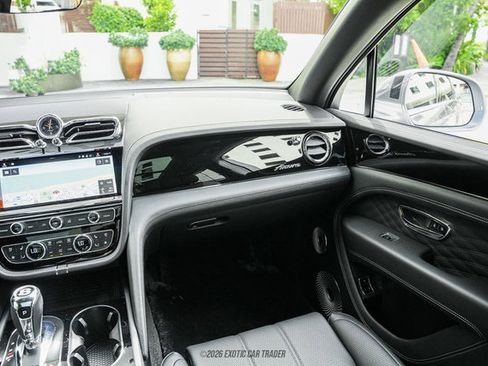 Used 2024 Bentley Bentayga Extended Wheelbase AWD/4WD image 63