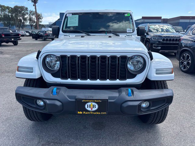 Used 2024 Jeep Wrangler Unlimited AWD/4WD image 2